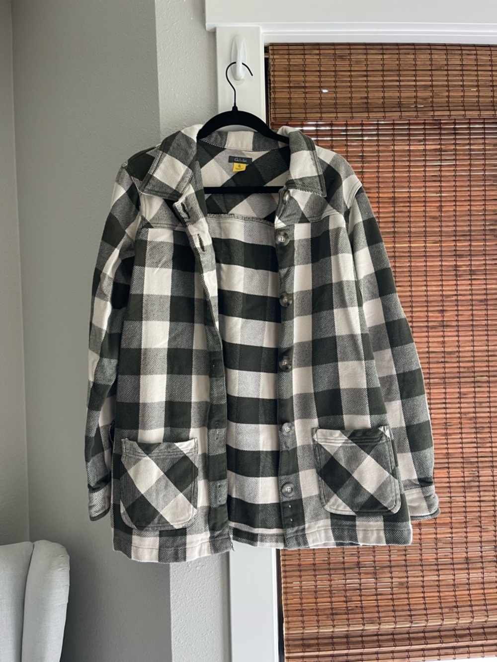 Cabela's women’s green and White Plaid Button Shirt Jacket (shacket)